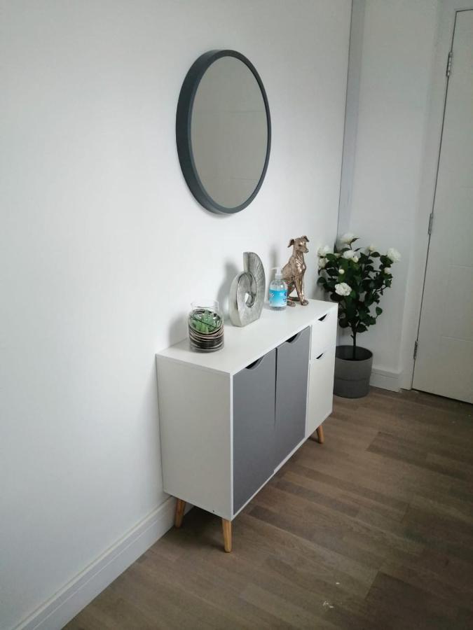 Apartment No 8 - Stay In Style In The Heart Of The Cathedral City. Truro Luaran gambar