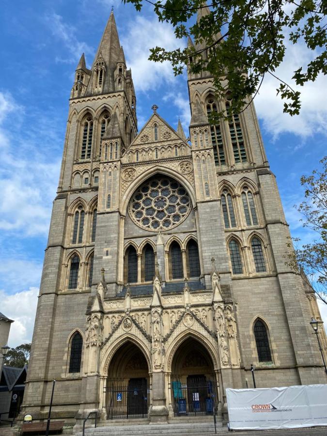 Apartment No 8 - Stay In Style In The Heart Of The Cathedral City. Truro Luaran gambar