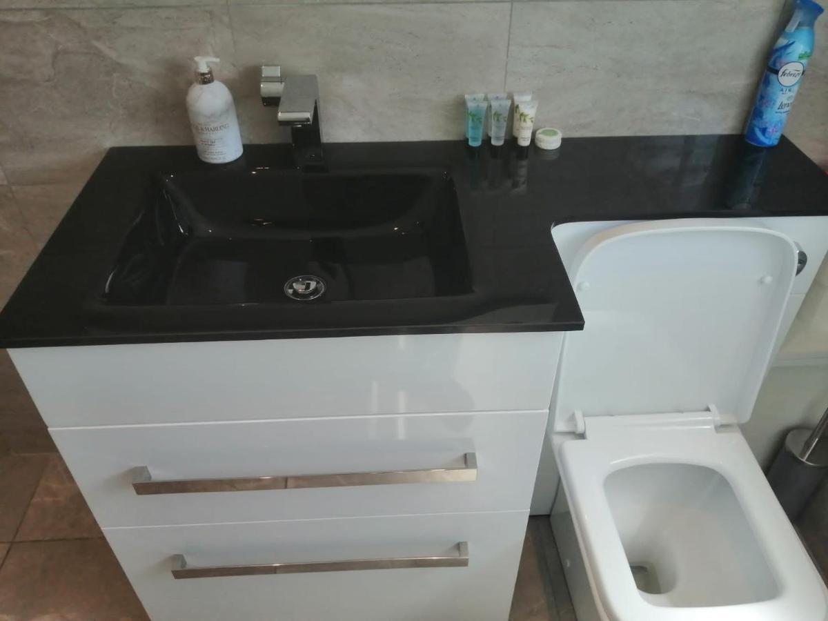 Apartment No 8 - Stay In Style In The Heart Of The Cathedral City. Truro Luaran gambar