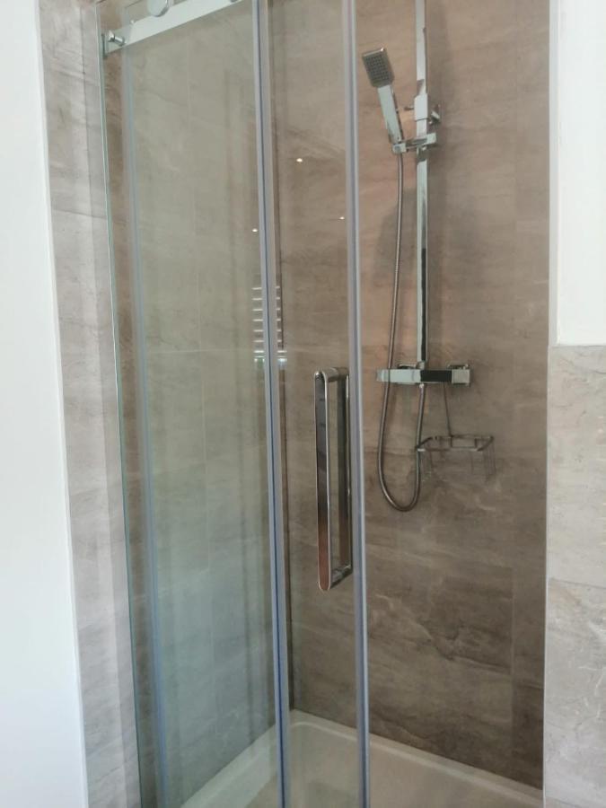Apartment No 8 - Stay In Style In The Heart Of The Cathedral City. Truro Luaran gambar