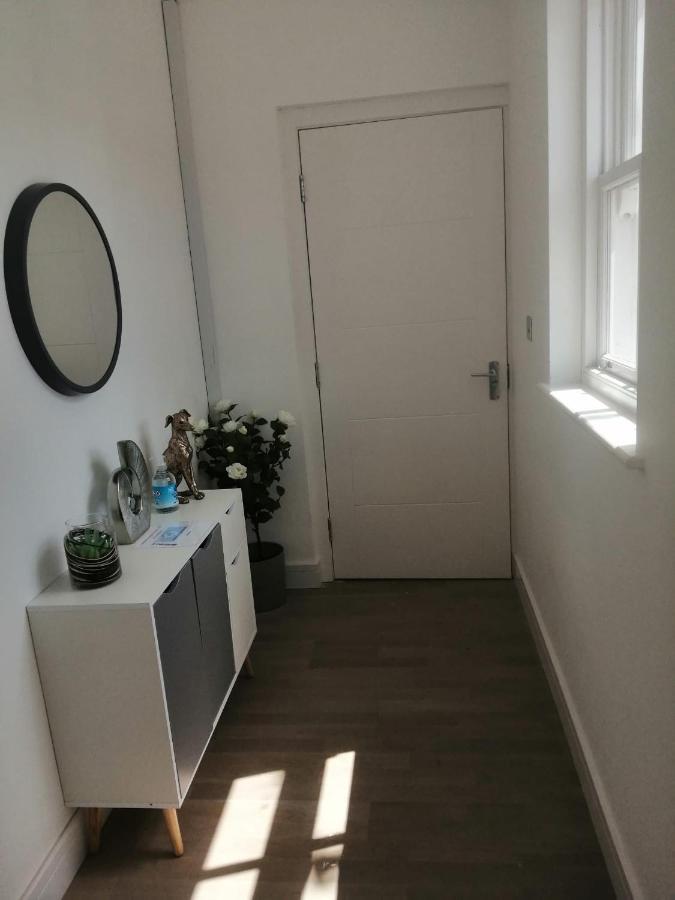Apartment No 8 - Stay In Style In The Heart Of The Cathedral City. Truro Luaran gambar
