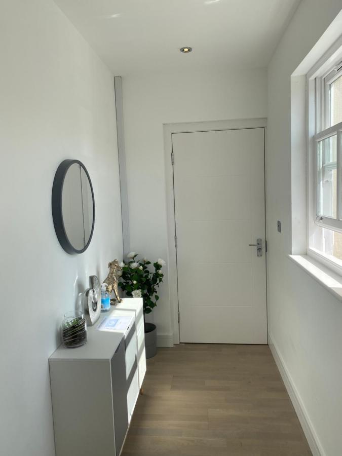 Apartment No 8 - Stay In Style In The Heart Of The Cathedral City. Truro Luaran gambar
